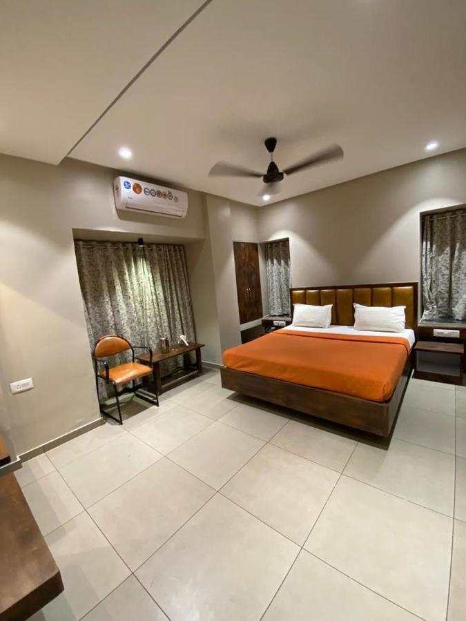 Hotel Vrindavan Deluxe Kolhápur Kültér fotó