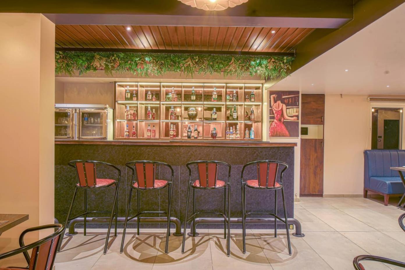 Hotel Vrindavan Deluxe Kolhápur Kültér fotó