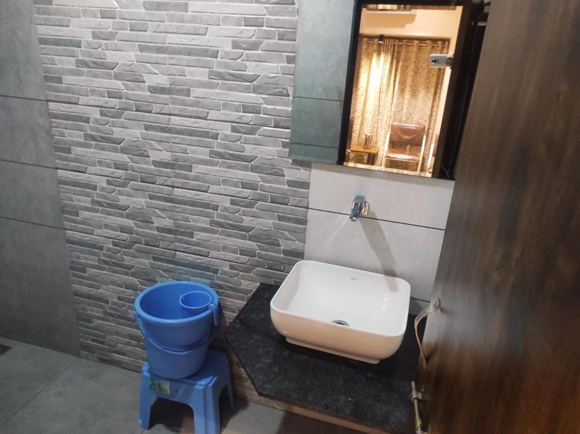 Hotel Vrindavan Deluxe Kolhápur Kültér fotó