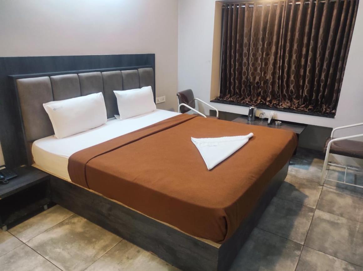 Hotel Vrindavan Deluxe Kolhápur Kültér fotó