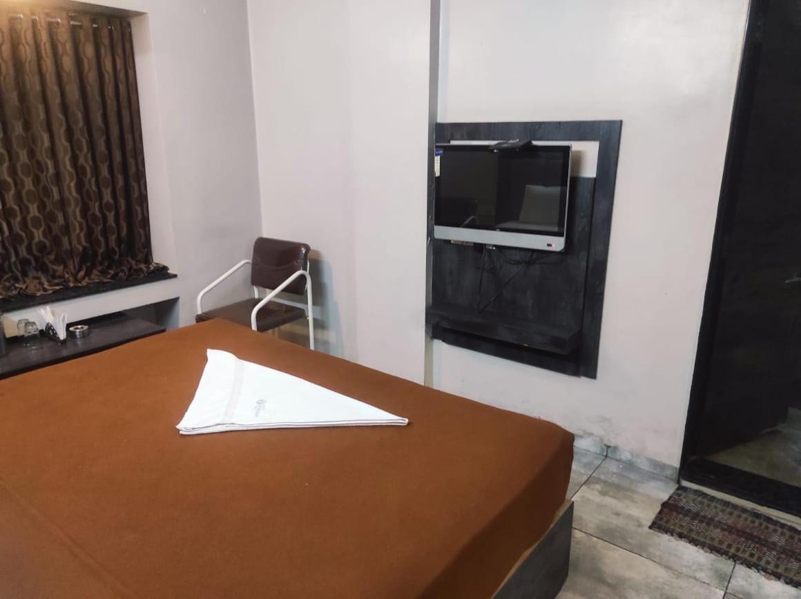 Hotel Vrindavan Deluxe Kolhápur Kültér fotó