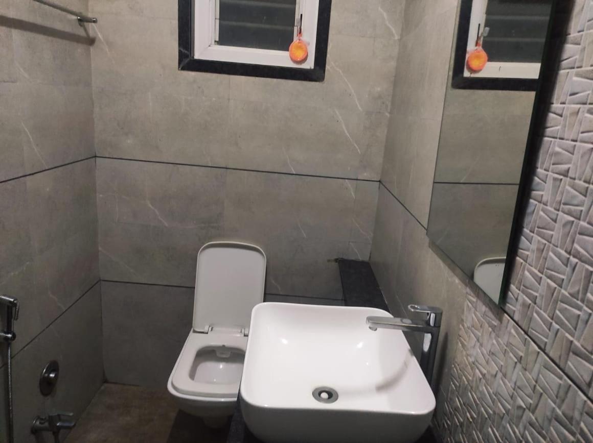 Hotel Vrindavan Deluxe Kolhápur Kültér fotó