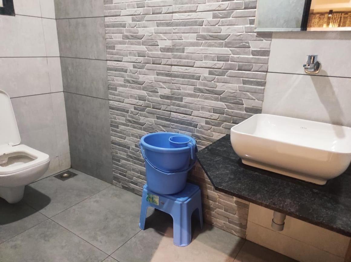Hotel Vrindavan Deluxe Kolhápur Kültér fotó