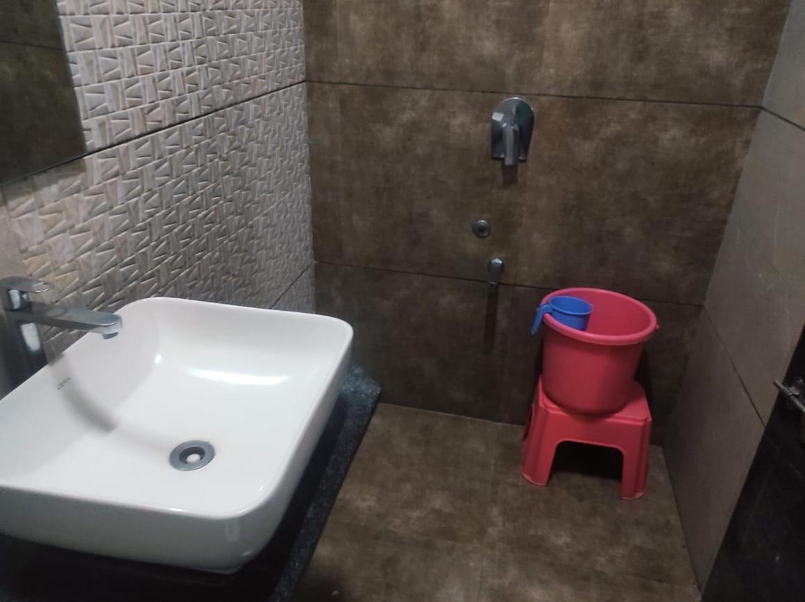 Hotel Vrindavan Deluxe Kolhápur Kültér fotó