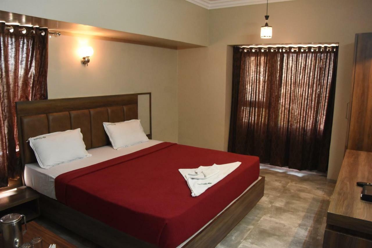 Hotel Vrindavan Deluxe Kolhápur Kültér fotó