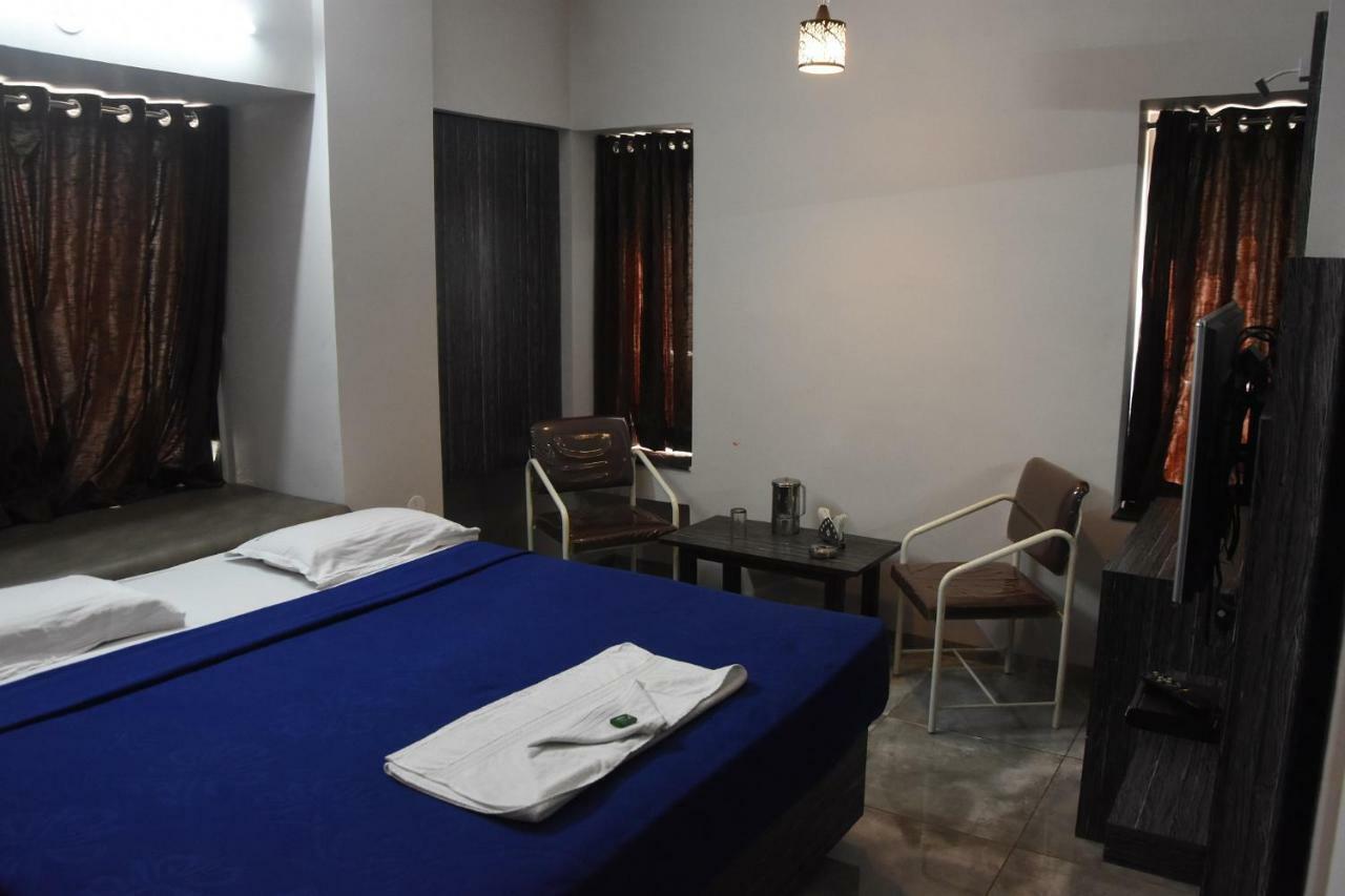 Hotel Vrindavan Deluxe Kolhápur Kültér fotó