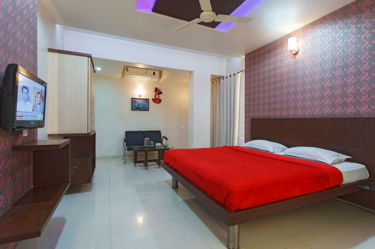 Hotel Vrindavan Deluxe Kolhápur Kültér fotó