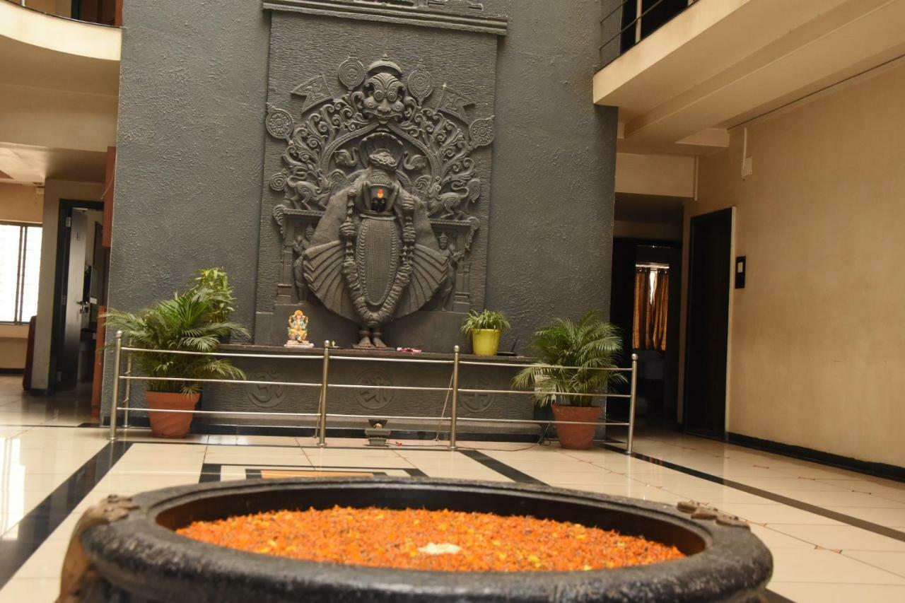 Hotel Vrindavan Deluxe Kolhápur Kültér fotó