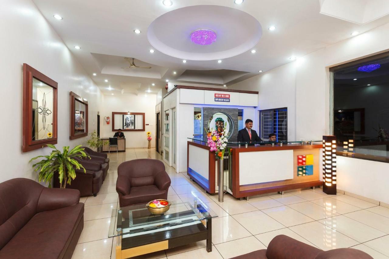 Hotel Vrindavan Deluxe Kolhápur Kültér fotó