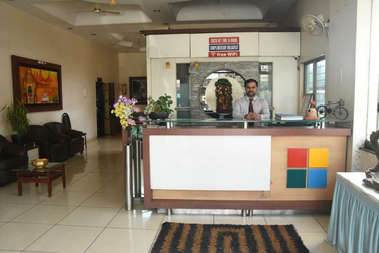 Hotel Vrindavan Deluxe Kolhápur Kültér fotó