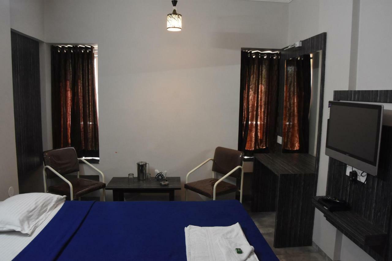 Hotel Vrindavan Deluxe Kolhápur Kültér fotó